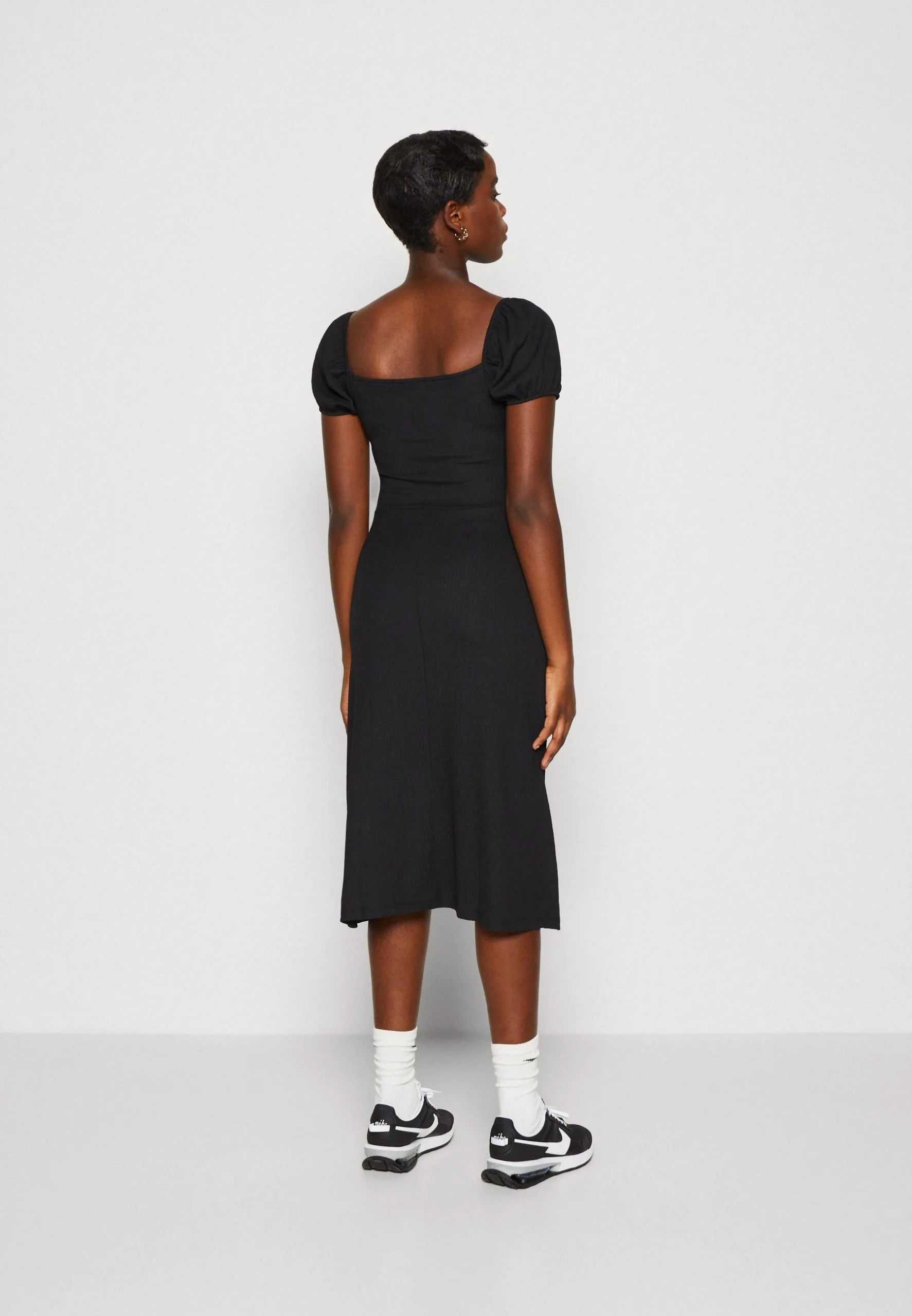 Even&Odd Robe De Jour - Black 6 Even&Odd Robe De Jour - Black – Image 4