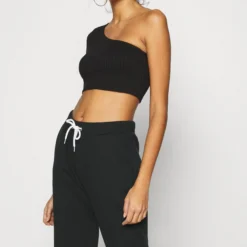 Even&Odd Regular Fit Jogger With Contrast - Pantalon De Survêtement - Black 10 Even&Odd Regular Fit Jogger With Contrast - Pantalon De Survêtement - Black -Even&Odd Soldes 15e7794759944ee882d84813efebd177 scaled