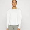 Loose Long Sleeves - T-Shirt À Manches Longues - Off-White -Even&Odd Soldes 16d7791f739747ce9d8714342a2a49d0 scaled