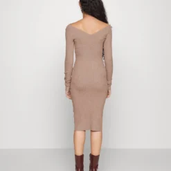 V Ausschnitt Ripp Mini Bodycon Strickkleid - Robe Fourreau - Taupe 11 V Ausschnitt Ripp Mini Bodycon Strickkleid - Robe Fourreau - Taupe -Even&Odd Soldes 1c8ff0635ff348be86abc06bb3ca71f1 scaled