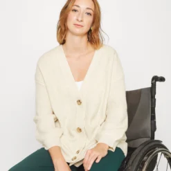 Even&Odd Gilet - Beige 18 Even&Odd Gilet - Beige -Even&Odd Soldes 23b9950a06184bef9d25ed1516fd201f scaled