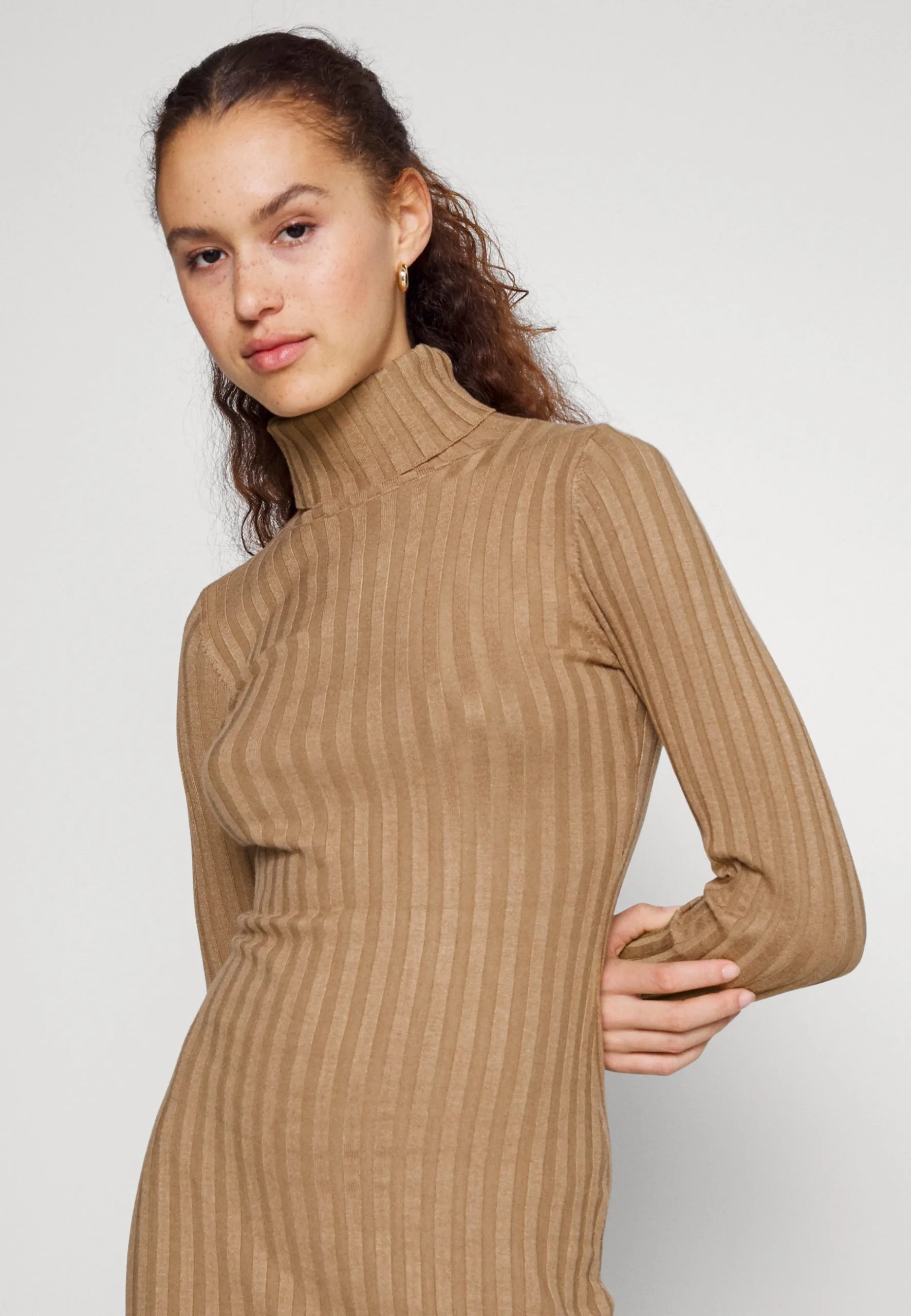 Even&Odd Rollkragen Bodycon Ripp Midi Strickkleid - Robe Fourreau - Camel 6 Even&Odd Rollkragen Bodycon Ripp Midi Strickkleid - Robe Fourreau - Camel – Image 4