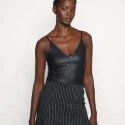 Even&Odd Débardeur - Black -Even&Odd Soldes 28c22ed29c8748f7b60ce7c6d97e4eff scaled