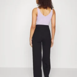 Wide Leg Trousers - Pantalon Classique - Black 9 Wide Leg Trousers - Pantalon Classique - Black -Even&Odd Soldes 2cbb613d41e74559826369512b20120c scaled