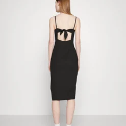 Even&Odd Eo-Ss23-C144-Sj / Strappy V Neck Knot Front Waist Midi Dress / 302 - Red - Robe De Jour - 802 - Black -Even&Odd Soldes 30e609e54d124948acd48e2e41c8cda1 scaled