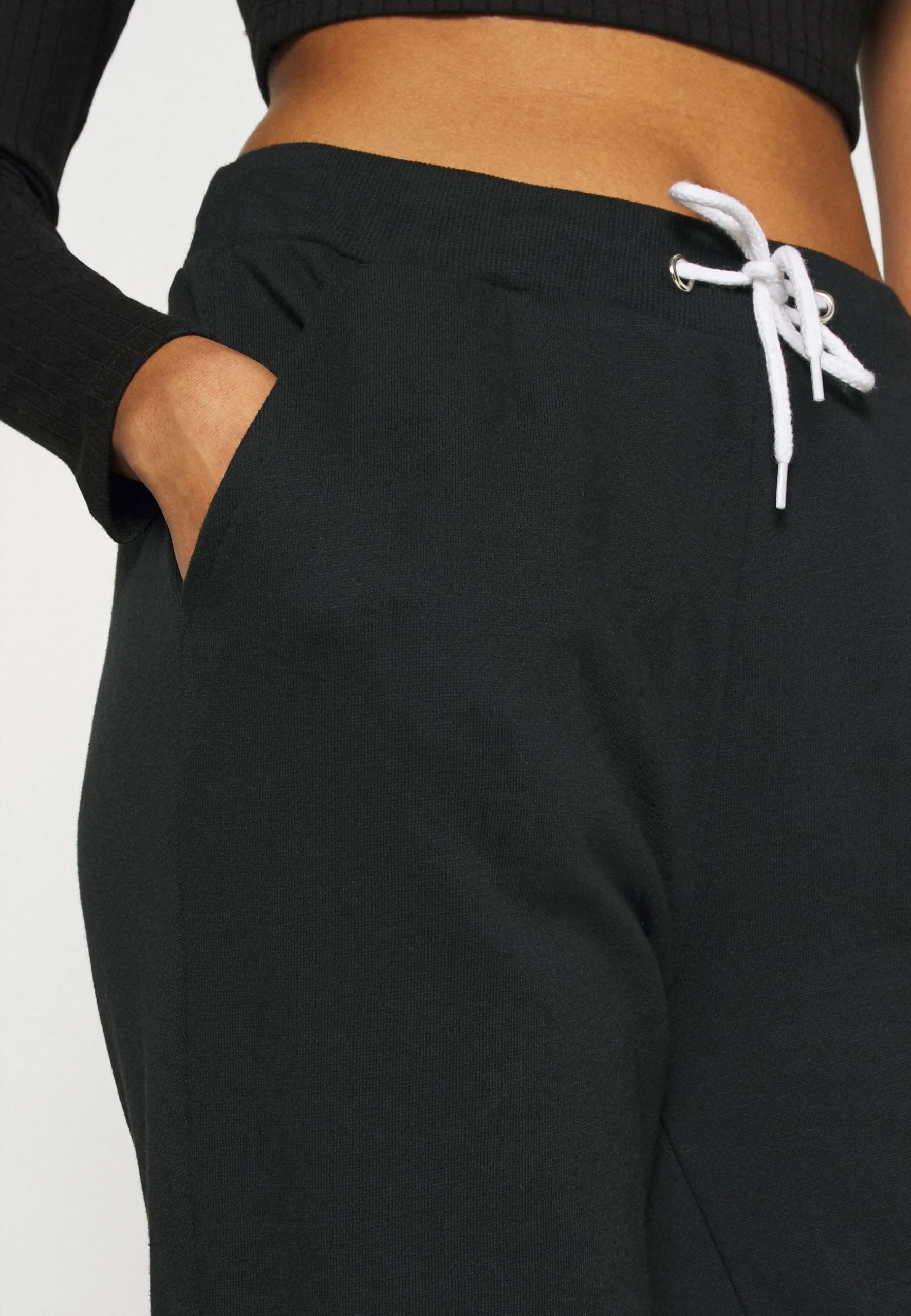 Even&Odd Regular Fit Jogger With Contrast - Pantalon De Survêtement - Black 7 Even&Odd Regular Fit Jogger With Contrast - Pantalon De Survêtement - Black – Image 6