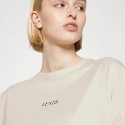 Even&Odd Liz Venus Back Print - T-Shirt Imprimé - Beige 12 Even&Odd Liz Venus Back Print - T-Shirt Imprimé - Beige -Even&Odd Soldes 3ca91c66c0e14272bdab6458da021229 scaled