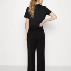 Even&Odd Tailored Wide Leg Culotte - Pantalon Classique - Black 10 Even&Odd Tailored Wide Leg Culotte - Pantalon Classique - Black -Even&Odd Soldes 5650d987be224bf692956f0b8687808b scaled