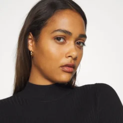 Even&Odd T-Shirt Basique - Black -Even&Odd Soldes 5850ab70e94645899f284c4a9bc26029 scaled