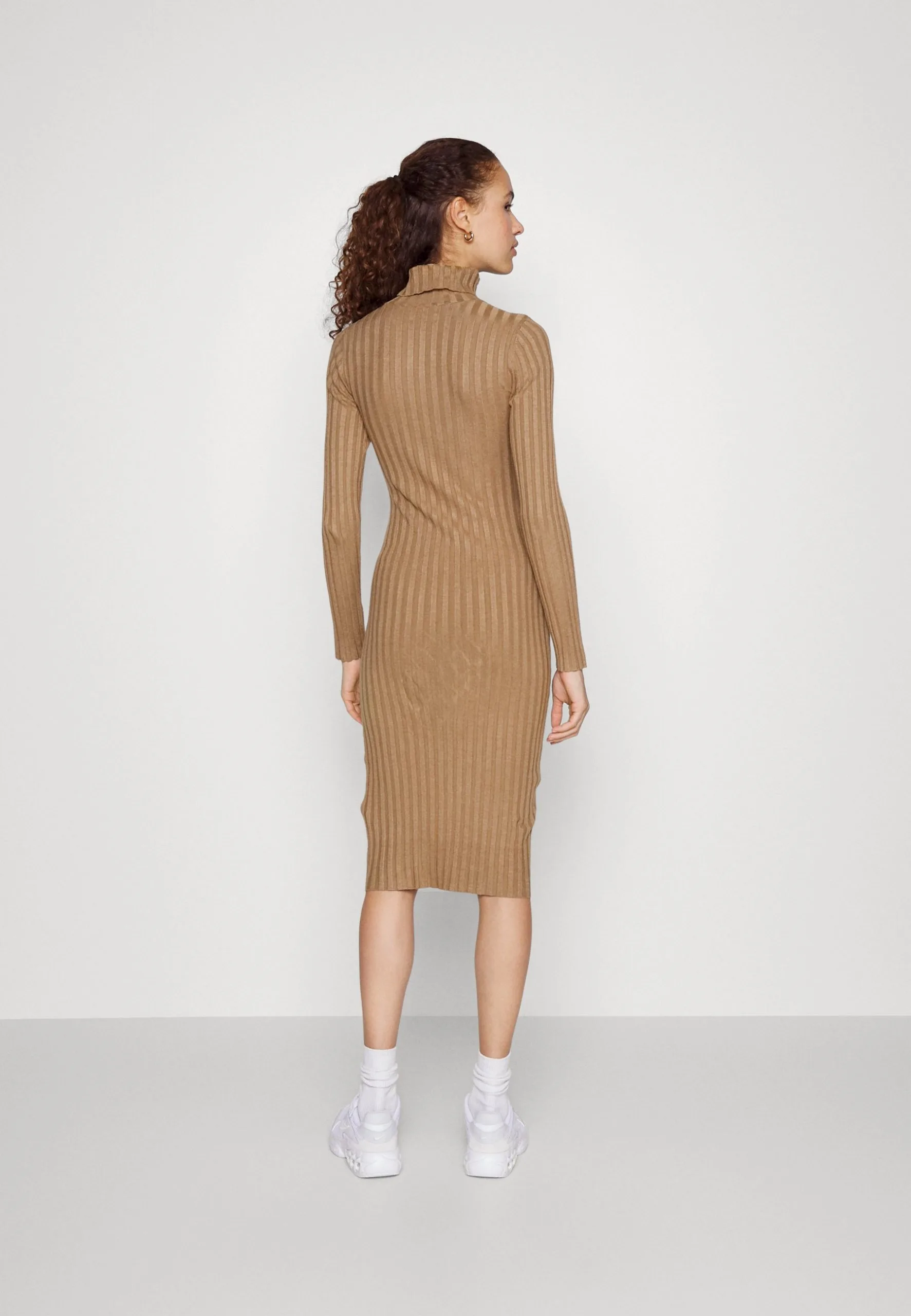 Even&Odd Rollkragen Bodycon Ripp Midi Strickkleid - Robe Fourreau - Camel 5 Even&Odd Rollkragen Bodycon Ripp Midi Strickkleid - Robe Fourreau - Camel – Image 3