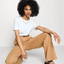 Petite Business Casual Wide Legs With Front Pleats - Pantalon Classique - Beige 11 Petite Business Casual Wide Legs With Front Pleats - Pantalon Classique - Beige -Even&Odd Soldes 76a1b0814ce6475195d0c38eab76c036 scaled