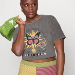 Clare Colorful Mystical - T-Shirt Imprimé - Gray -Even&Odd Soldes 7b31ab804a8c4aaeb94bba35c36e0788 scaled