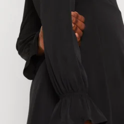 Even&Odd Rushed Neckline Flowy Long Sleeves - Robe En Jersey - Black -Even&Odd Soldes 7b6e82c3f8624647828695265ef41e1e scaled