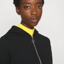 Even&Odd Sweat Zippé - Black 11 Even&Odd Sweat Zippé - Black -Even&Odd Soldes 7bbda7e26c574ebdab9650a38dd1604e scaled