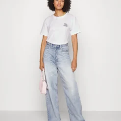 Even&Odd Clare Feel Good Chest Artwork - T-Shirt Imprimé - White -Even&Odd Soldes 7deb401806d04f489e8b53fb4640af41 scaled