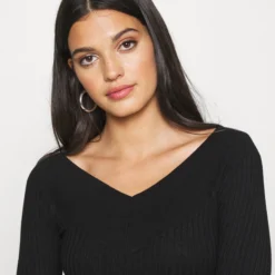 Even&Odd V Ausschnitt Ripp Mini Strickkleid - Robe Fourreau - Black -Even&Odd Soldes 82a6995fb3404774bfd6df3602285c00 scaled