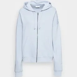 Even&Odd Sweat Zippé - Light Blue -Even&Odd Soldes 8427e06a21e646c88d4f2599a840cbee scaled