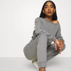 Even&Odd Off Shoulder&Jogger Set - Sweatshirt - Mottled Grey 15 Even&Odd Off Shoulder&Jogger Set - Sweatshirt - Mottled Grey -Even&Odd Soldes 8ebeecd3da7047339b6408611ac59d54 scaled