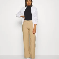 Even&Odd T-Shirt Basique - Black -Even&Odd Soldes 9173b0e876f446b1b409d21806fc6f82 scaled