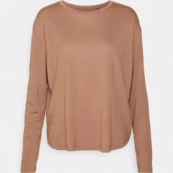 Loose Long Sleeves - T-Shirt À Manches Longues - Light Brown 12 Loose Long Sleeves - T-Shirt À Manches Longues - Light Brown -Even&Odd Soldes 97658f9b1f504337bcf9aba474e5f148 scaled