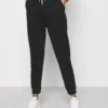 Even&Odd Regular Fit Jogger With Contrast - Pantalon De Survêtement - Black 2 Even&Odd Regular Fit Jogger With Contrast - Pantalon De Survêtement - Black -Even&Odd Soldes 9841a39b4f2d499daaf7ad71bd7a9395 scaled