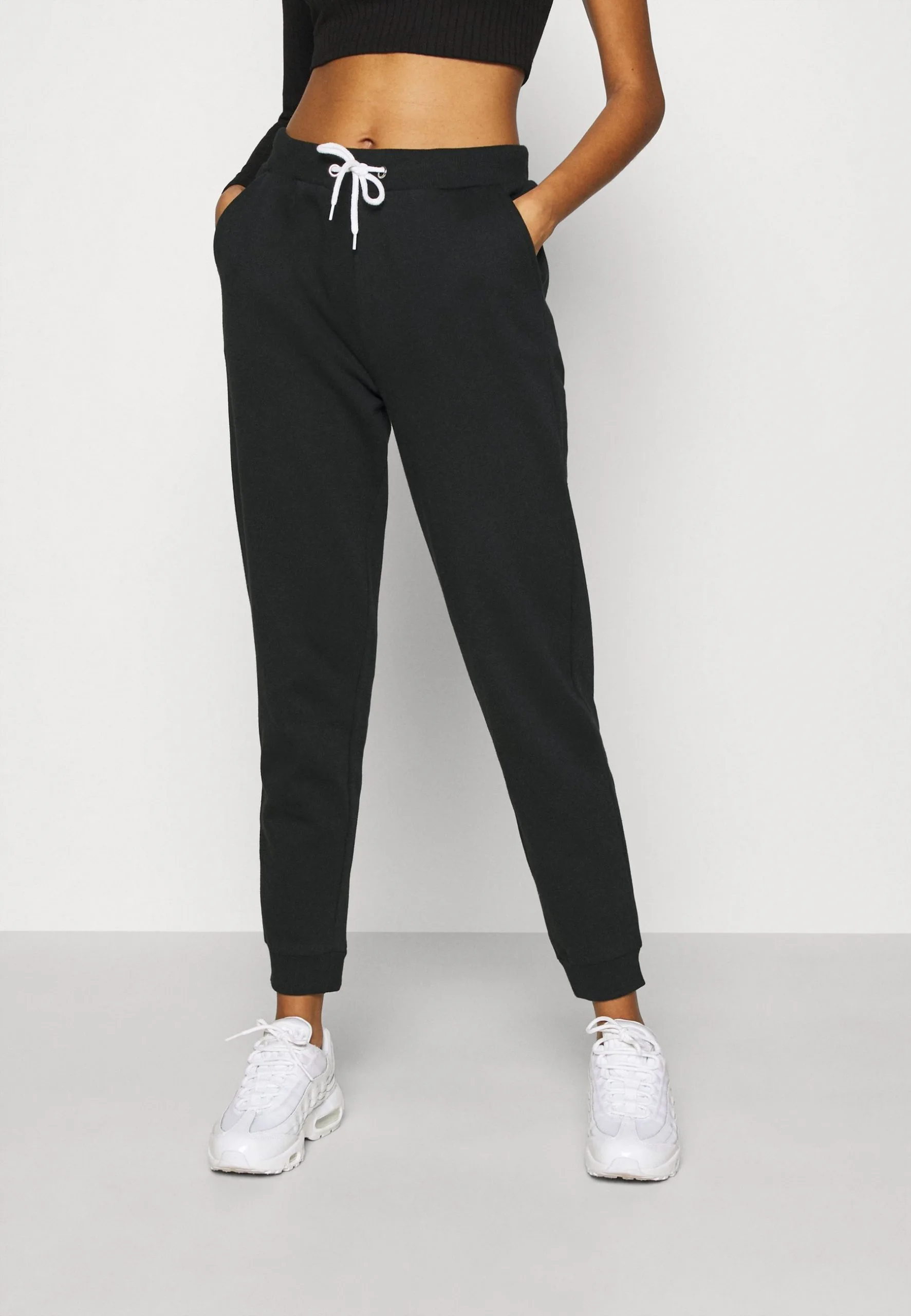 Even&Odd Regular Fit Jogger With Contrast - Pantalon De Survêtement - Black 2 Even&Odd Regular Fit Jogger With Contrast - Pantalon De Survêtement - Black