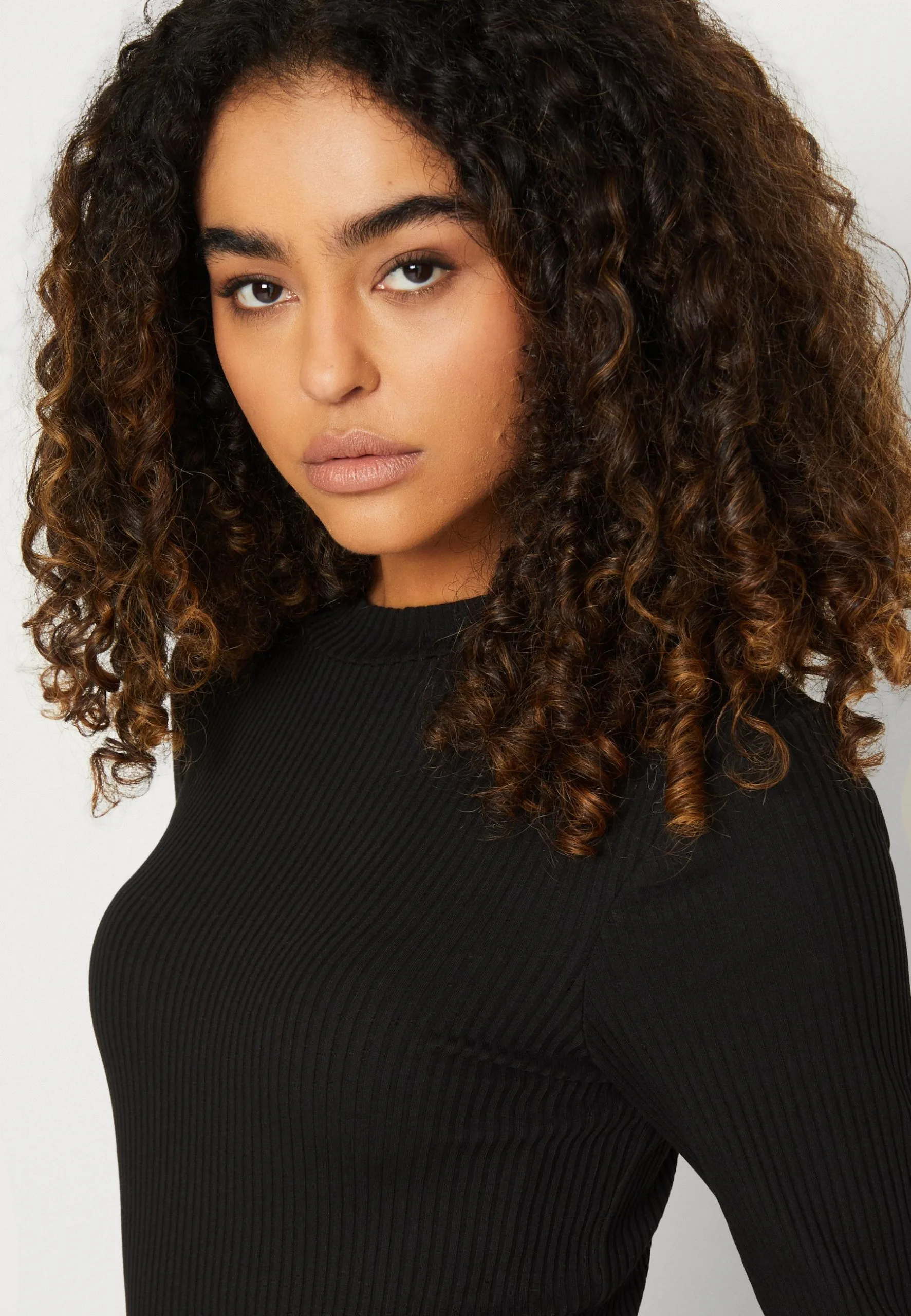 Even&Odd Circ Long Sleeves Midi High Slit Dress - Robe Pull - Black 6 Even&Odd Circ Long Sleeves Midi High Slit Dress - Robe Pull - Black – Image 4