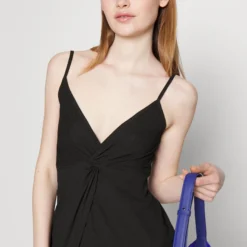 Even&Odd Eo-Ss23-C144-Sj / Strappy V Neck Knot Front Waist Midi Dress / 302 - Red - Robe De Jour - 802 - Black -Even&Odd Soldes a0e45742ce734b45b30b850ac6cda7fb scaled