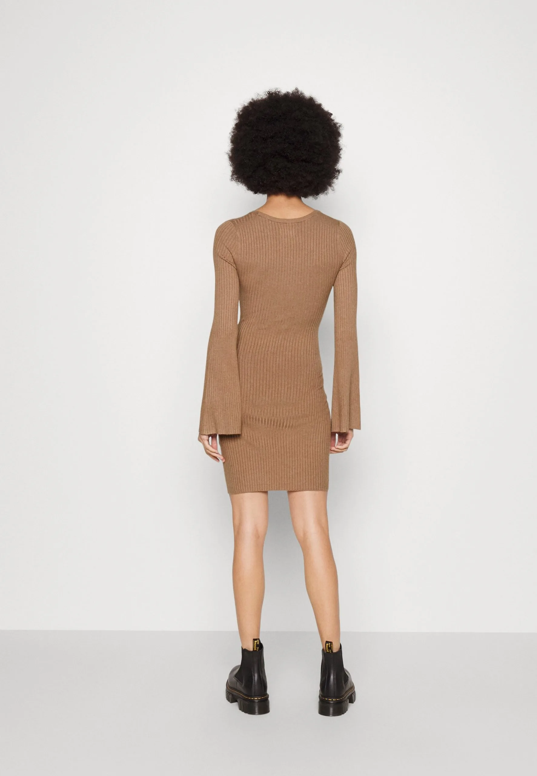 Even&Odd Knit Loose Fit Flared Sleeves Dress - Robe Pull - Camel 5 Even&Odd Knit Loose Fit Flared Sleeves Dress - Robe Pull - Camel – Image 3