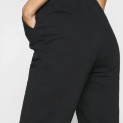 Even&Odd Regular Fit Joggers - Pantalon De Survêtement - Black 11 Even&Odd Regular Fit Joggers - Pantalon De Survêtement - Black -Even&Odd Soldes a6096bb8d37a4ad69a1cc3b4cddd2583 scaled