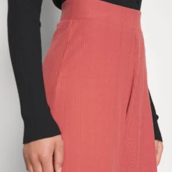 Pantalon Classique - Red -Even&Odd Soldes b5a0a2704a1e49e488f13450d8786d14 scaled