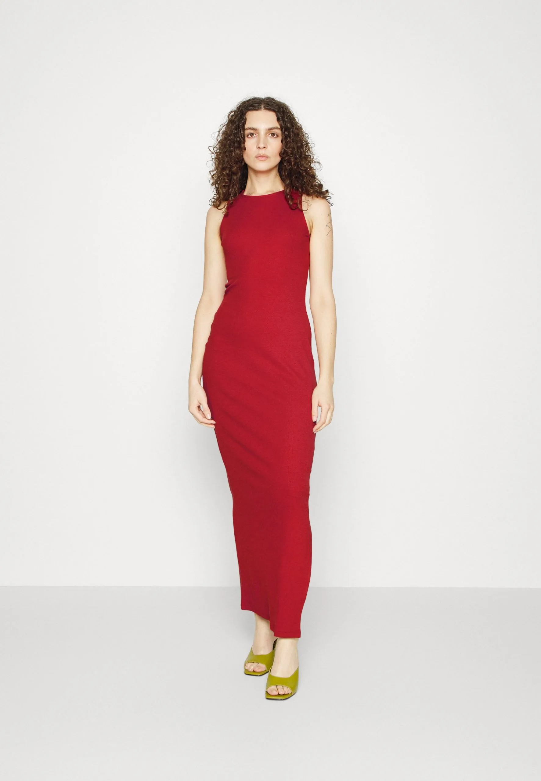 Robe Pull - Red 4 Robe Pull - Red – Image 2