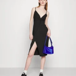 Even&Odd Eo-Ss23-C144-Sj / Strappy V Neck Knot Front Waist Midi Dress / 302 - Red - Robe De Jour - 802 - Black -Even&Odd Soldes cf589921f8ab491c9bc94a76f19c14d1 scaled