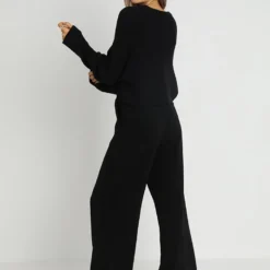 Even&Odd Cropped Jumper - Pullover - Black 9 Even&Odd Cropped Jumper - Pullover - Black -Even&Odd Soldes d6afe0db0365435898fd3ca235660222