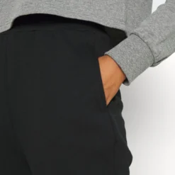 Even&Odd Pantalon De Survêtement - Black 11 Even&Odd Pantalon De Survêtement - Black -Even&Odd Soldes e0f53fc3acf5433684583000c7fa485a scaled