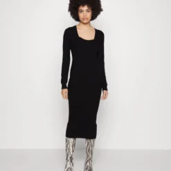 Even&Odd Robe Pull - Black