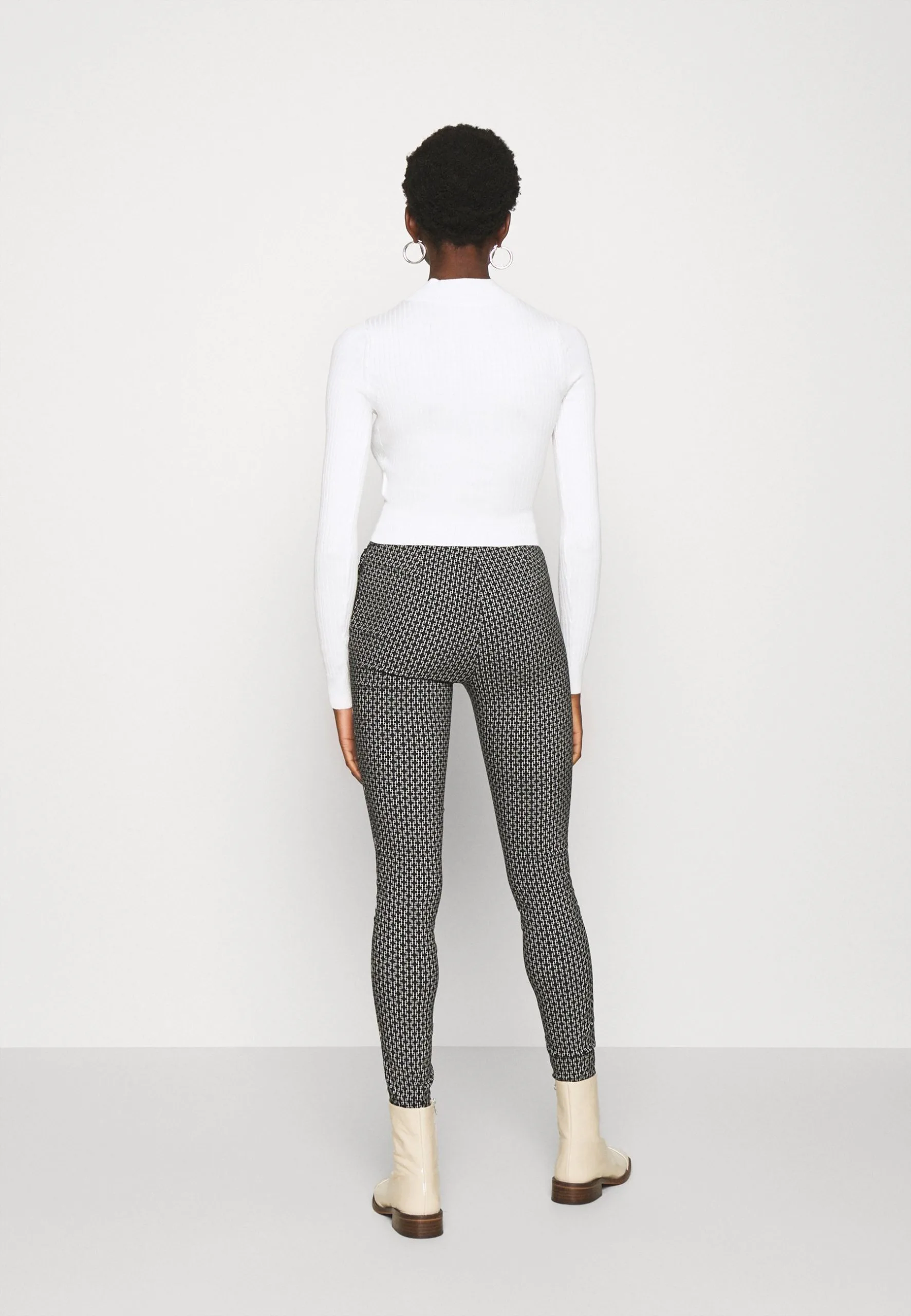 Even&Odd 2 Pack - Pullover - Black/White 6 Even&Odd 2 Pack - Pullover - Black/White – Image 4