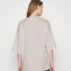 Even&Odd T-Shirt Imprimé - Beige 13 Even&Odd T-Shirt Imprimé - Beige -Even&Odd Soldes e63bdc3f48714eb3a73a459dc4fea4e0 scaled