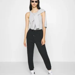 Even&Odd Regular Fit Joggers - Pantalon De Survêtement - Black 9 Even&Odd Regular Fit Joggers - Pantalon De Survêtement - Black -Even&Odd Soldes ed432891010e417dbbdc589630d839ab scaled