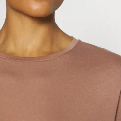 Loose Long Sleeves - T-Shirt À Manches Longues - Light Brown 13 Loose Long Sleeves - T-Shirt À Manches Longues - Light Brown -Even&Odd Soldes f8f01d2ba78a4efea5cdf01ec74515db scaled