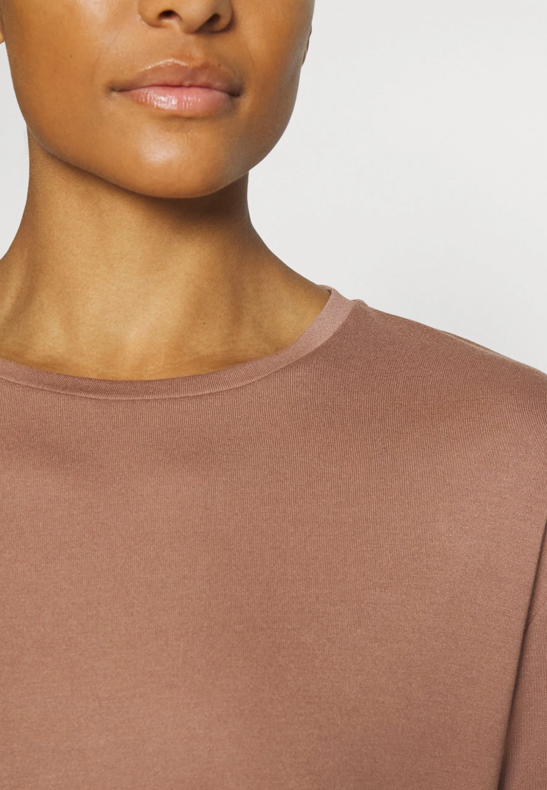 Loose Long Sleeves - T-Shirt À Manches Longues - Light Brown 8 Loose Long Sleeves - T-Shirt À Manches Longues - Light Brown – Image 6