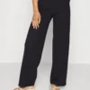 Wide Leg Trousers - Pantalon Classique - Black 1 Wide Leg Trousers - Pantalon Classique - Black -Even&Odd Soldes fb3813b4f71148f189667836f1db0156 scaled
