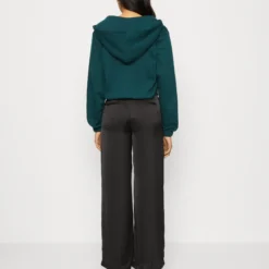 Even&Odd Sweat Zippé - Evergreen -Even&Odd Soldes ff82d6ec16914fedb1d2b85326b262d4 scaled